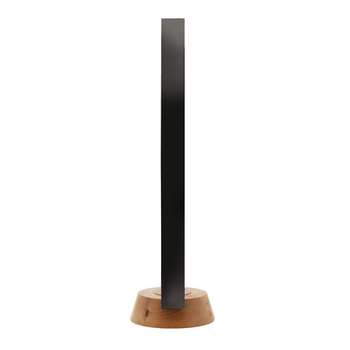 Lámpara de mesa que permite múltiples composiciones creativas en combinación con otras lámparas CYCLE. La difusión de la luz en todo el anillo a través de una cubierta de silicona opal de alta difusión crea un ambiente perfecto para cualquier estancia. Modelo RGB.