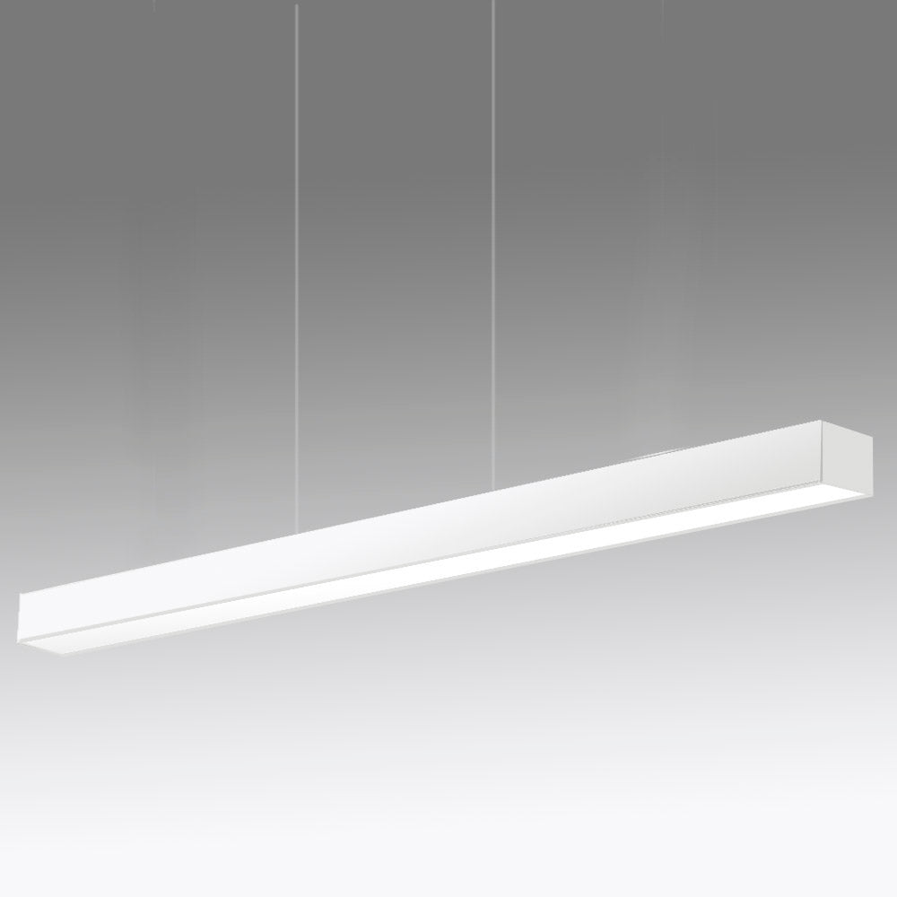 Luminaria de suspensión lineal lacado en color blanco y con una longitud de 150cm que ofrece una iluminación general que crea un ambiente perfecto para cualquier estancia. Con florón rectangular central y driver LIFUD.