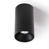 La Lámpara BOX es un Aplique de techo Led para la iluminación general de todo tipo de ambientes. De estilo minimalista fabricada en aluminio de alta calidad, lacado en color negro con reflector dorado mate y forma cilíndrica para suspender del techo, puede instalar como un plafón de techo