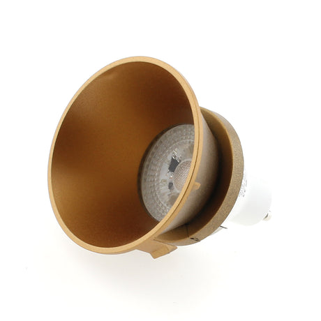 Reflector dorado mate para Aplique BOX. Se puede instalar fácilmente y conseguir adaptar el foco a la decoración de cualquier ambiente.