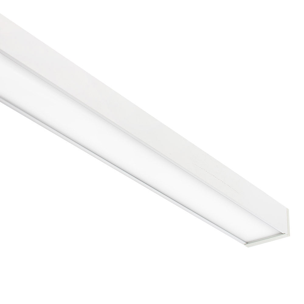 Luminaria de superficie lineal lacado en color blanco y con una longitud de 150cm que ofrece una iluminación general que crea un ambiente perfecto para cualquier estancia. Con driver LIFUD.