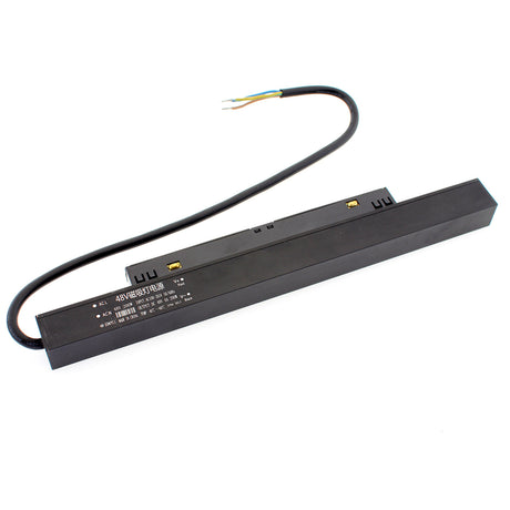 Fuente de alimentación interna con cable para alimentar el carril magnético.