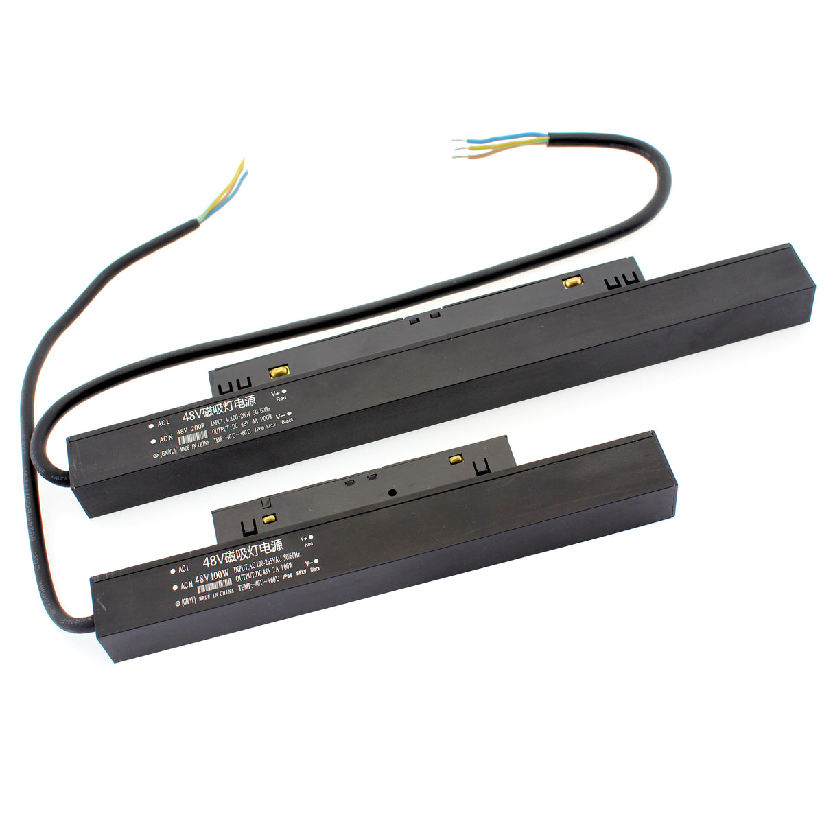 Fuente de alimentación interna con cable para alimentar el carril magnético.