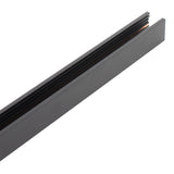 Carril magnético slim de 1 metro de longitud de color negro para fijar en superficie o suspendido. Incorpora banda magnética y pistas eléctricas para conectar las luminarias MAGNETIC de forma rápida y fácil.