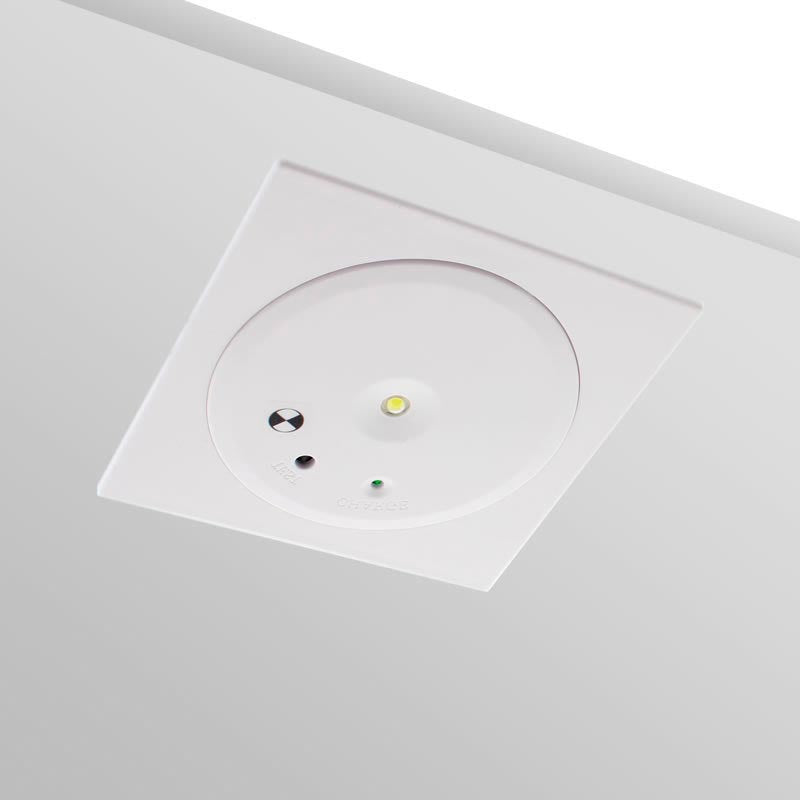 Luminaria LED de emergencia de alta calidad con diseño minimalista. Para empotrar en techo, de pequeño tamaño redondo o cuadrado (incuye marco). Más de 180 minutos de autonomía con su batería recargable de Ni-mH. Luz para señalización de salidas, puertas, ascensores, zonas de paso o comunes.