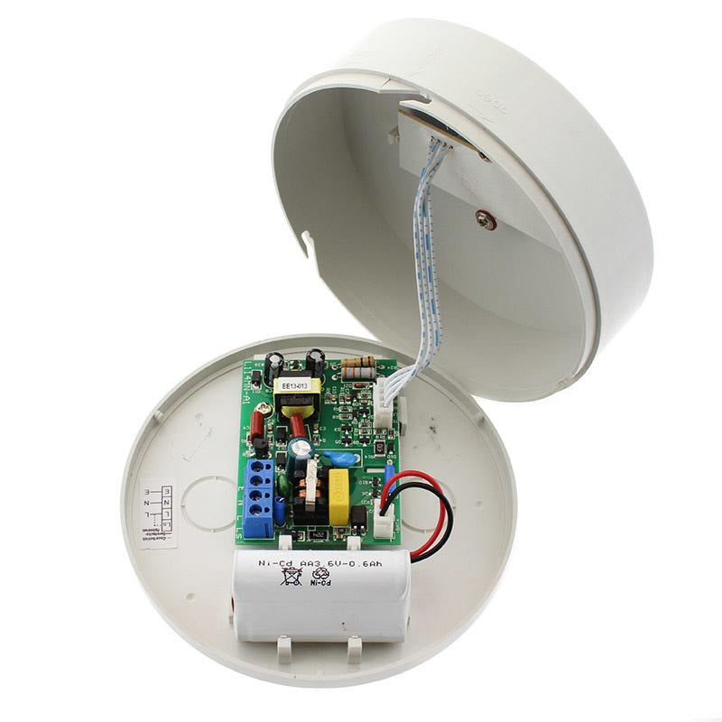 Luminaria LED de emergencia de alta calidad con diseño minimalista. Para instalación en superficie, de pequeño tamaño. Más de 180 minutos de autonomía con su batería recargable de Ni-Cd. Configurable como Modo permanente y No permanente. Luz para señalización de salidas, puertas, ascensores, zonas de paso o comunes.