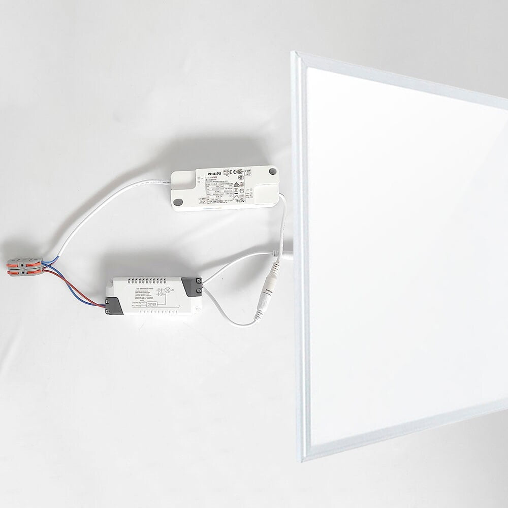 Módulo de emergencia con batería recargable para proporcionar energía en caso de fallo eléctrico para luminarias Led de 3 a 50W con un 30% de potencia en caso de fallo en el suministro de electricidad.