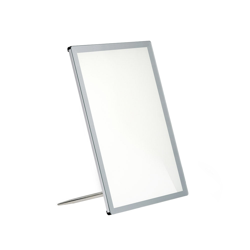 Set de 2 piezas para acoplar al Display Slim de forma sencilla que permite su instalación en mesa de forma horizontal o vertical. 