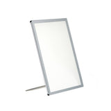 Set de 2 piezas para acoplar al Display Slim de forma sencilla que permite su instalación en mesa de forma horizontal o vertical. 