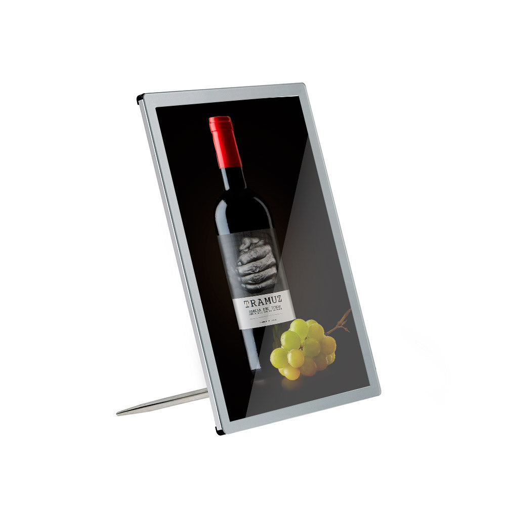 Set de 2 piezas para acoplar al Display Slim de forma sencilla que permite su instalación en mesa de forma horizontal o vertical. 