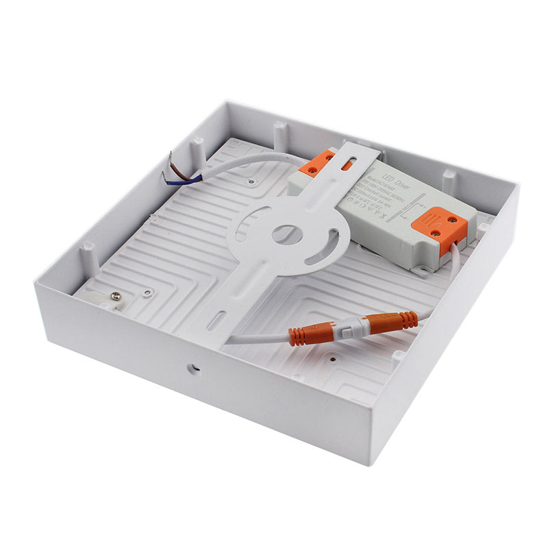 Aplique LED de superficie fabricado en aluminio lacado en color blanco mate y luminaria led con señalética de fácil comprensión.