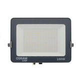 El Foco Proyector LED SMD de 100W con Chip OSRAM es  una opción muy interesante en todo tipo de aplicaciones de exterior. Destaca por su eficiencia, alto CRI, alto factor de potencia y robustez.