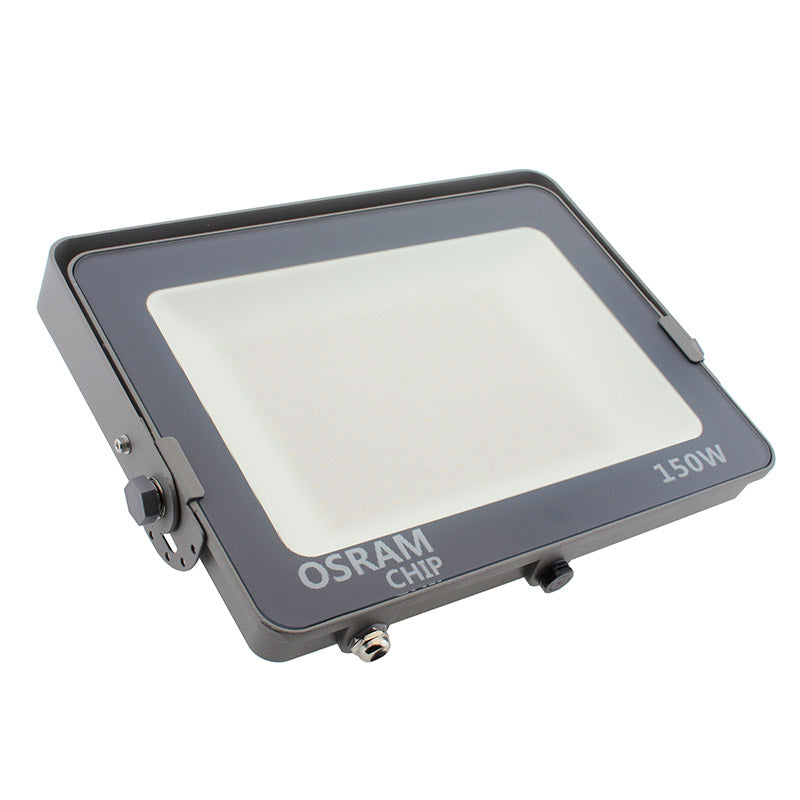 El Foco Proyector LED SMD de 150W que incorpora Chip OSRAM es un avance tecnológico en High Efficiency, siendo una opción muy interesante en todo tipo de aplicaciones de exterior. Destaca por su eficiencia, alto CRI, alto factor de potencia y robustez.