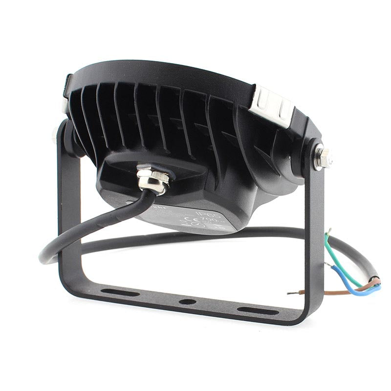 Foco proyector orientable de exterior LED con estaca para su fijación al suelo. Altas prestaciones y gran resistencia (IP65). Ofrece máximo control y amplias posibilidades de decoración con luz RGB y luz blanca ajustable desde 2700K a 6500K.