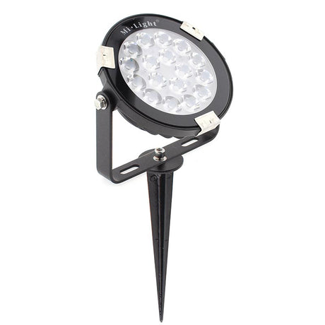 Foco proyector orientable de exterior LED con estaca para su fijación al suelo. Con alimentación DC24V. Altas prestaciones y gran resistencia (IP65). Ofrece máximo control y amplias posibilidades de decoración con luz RGB y luz blanca ajustable desde 2700K a 6500K.