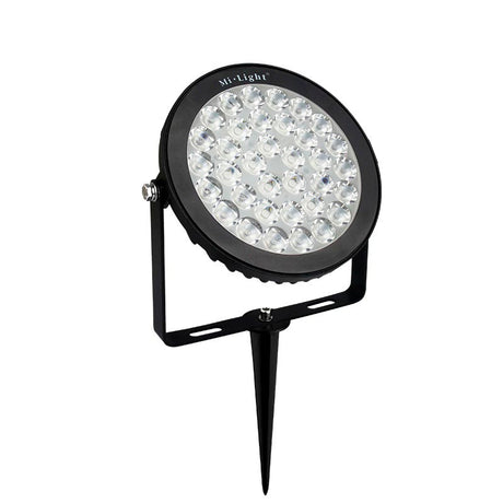 Foco proyector Led orientable de exterior con estaca para su fijación al suelo. Altas prestaciones y gran resistencia (IP65). Ofrece máximo control y amplias posibilidades de decoración con luz RGB y luz blanca ajustable desde 2700K a 6500K. 