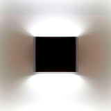 Luminaria led realizada en aluminio de gran calidad y lacado en color antracita pavonado para la iluminación de paramentos verticales. Emite un haz de luz sin emisión de calor y gran eficiencia. Lámpara ideal para combinar diferentes tipos de iluminación tanto en interiores como en exteriores.