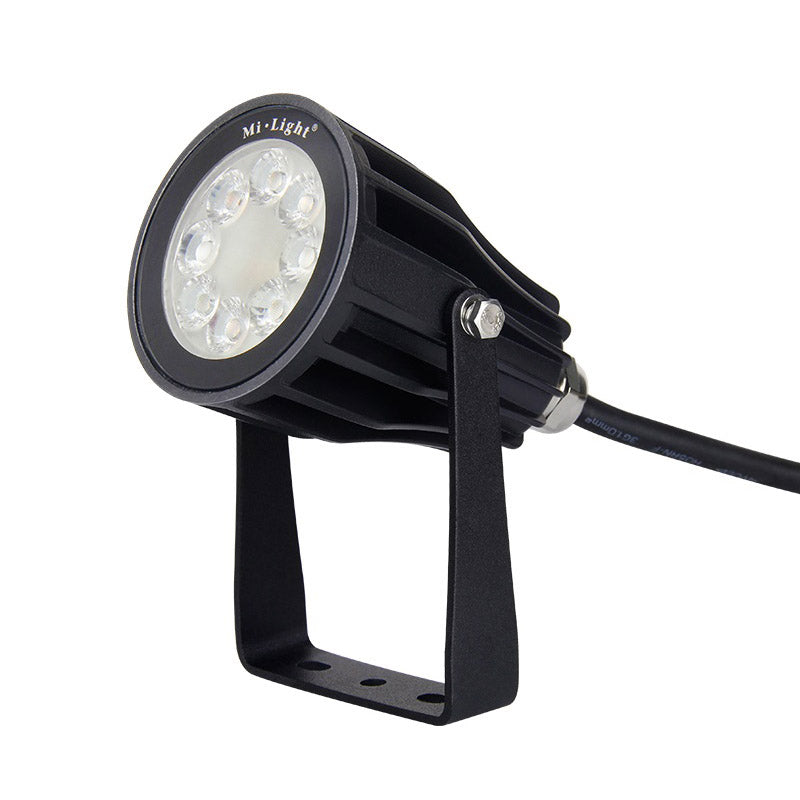Foco proyector orientable de exterior LED con estaca para su fijación al suelo. Con alimentación AC220V. Altas prestaciones y gran resistencia (IP65). Ofrece máximo control y amplias posibilidades de decoración con luz RGB y luz blanca ajustable desde 2700K a 6500K.