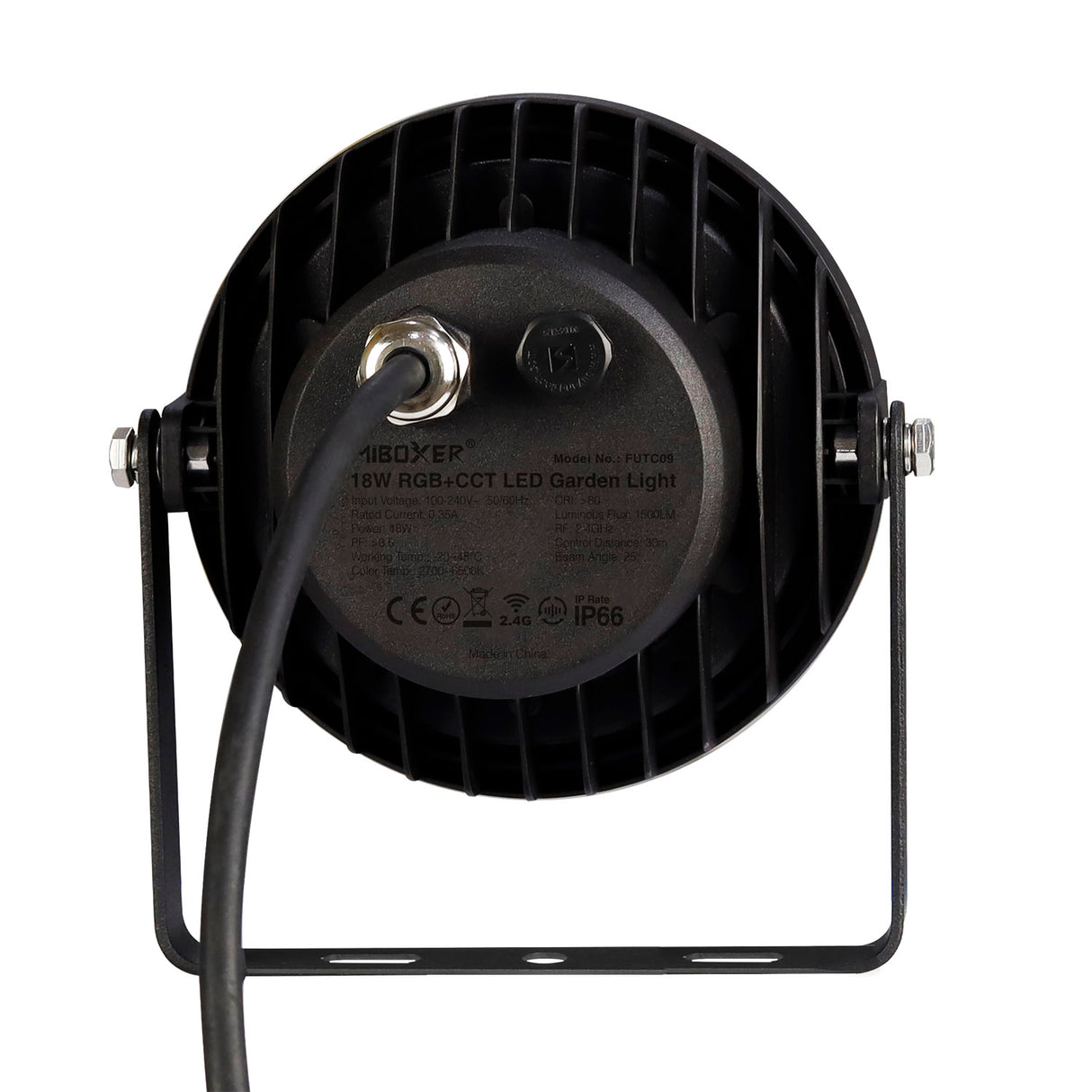 Foco proyector Led orientable de exterior con estaca para su fijación al suelo. Altas prestaciones y gran resistencia (IP66). Ofrece máximo control y amplias posibilidades de decoración con luz RGB y luz blanca ajustable desde 2700K a 6500K. 