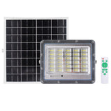 Kit que incluye proyector solar LED con batería de litio integrada de alta potencia, panel solar, mando a distancia y herrajes para su instalación. Incorpora sensores de luminosidad. Ideal para iluminar de manera automatizada y sin necesidad de corriente eléctrica cualquier zona de exterior.