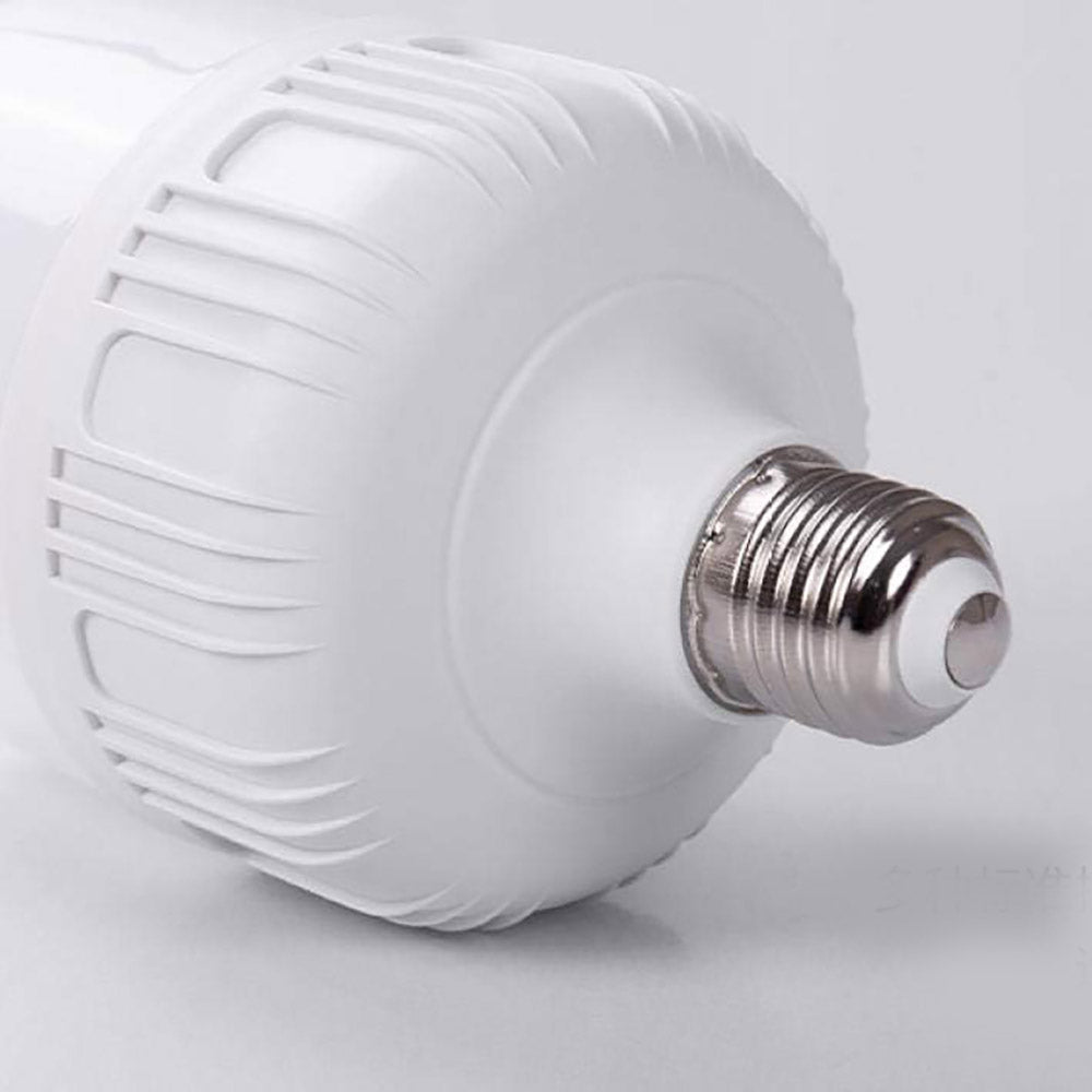 Bombilla LED 40W con cuerpo de plástico y difusor opal diseñada para el alumbrado de amplios espacios.