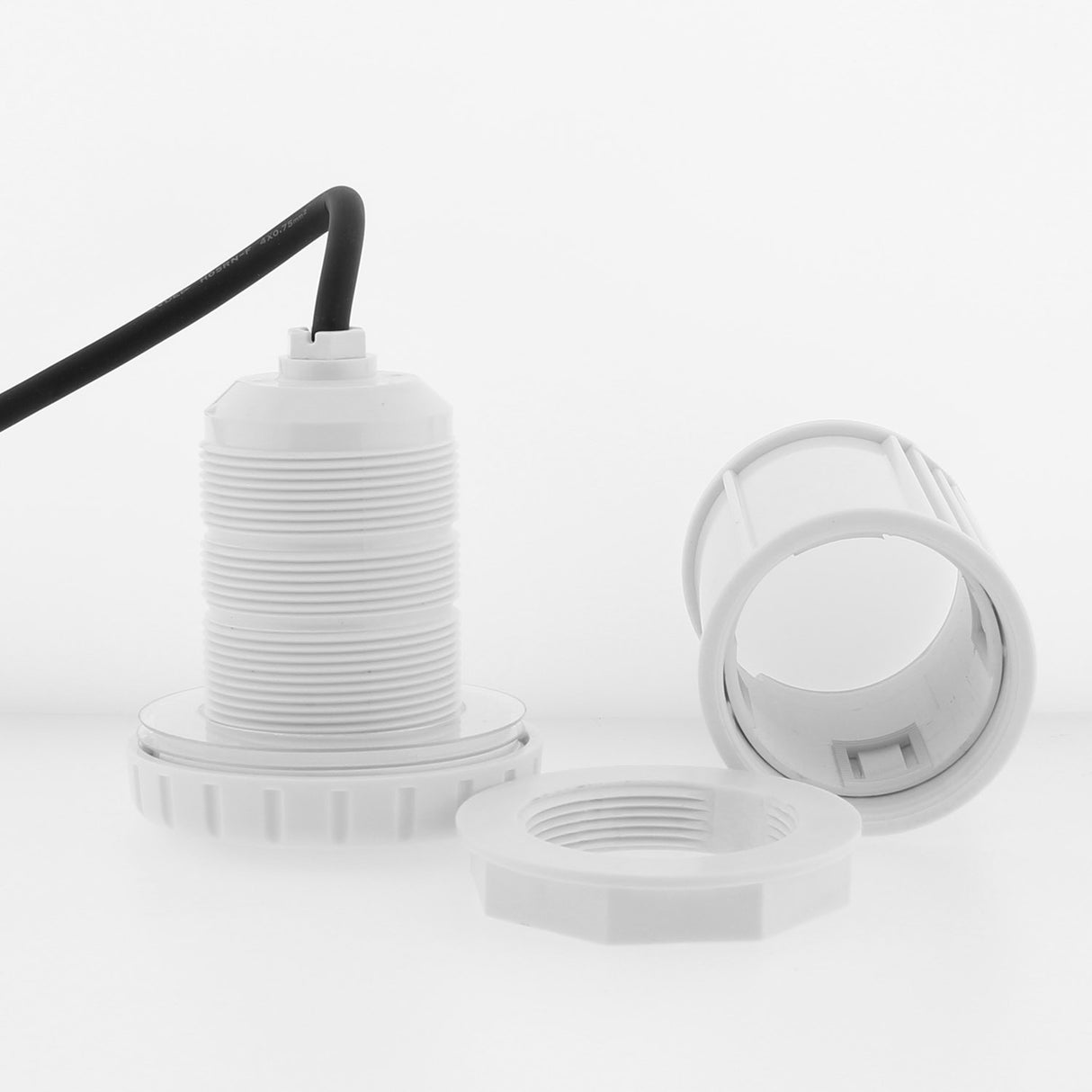 Foco sumergible para empotrar fabricado en ABS + PC de gran resistencia que permite soportar las condiciones más adversas. De reducido tamaño y alimentación de DC12V. Ideal para iluminación de piscinas, estanques, fuentes, etc. Con protección IP68 que permite su uso en zonas sumergidas. Mínima emisión de calor y mínimo consumo.