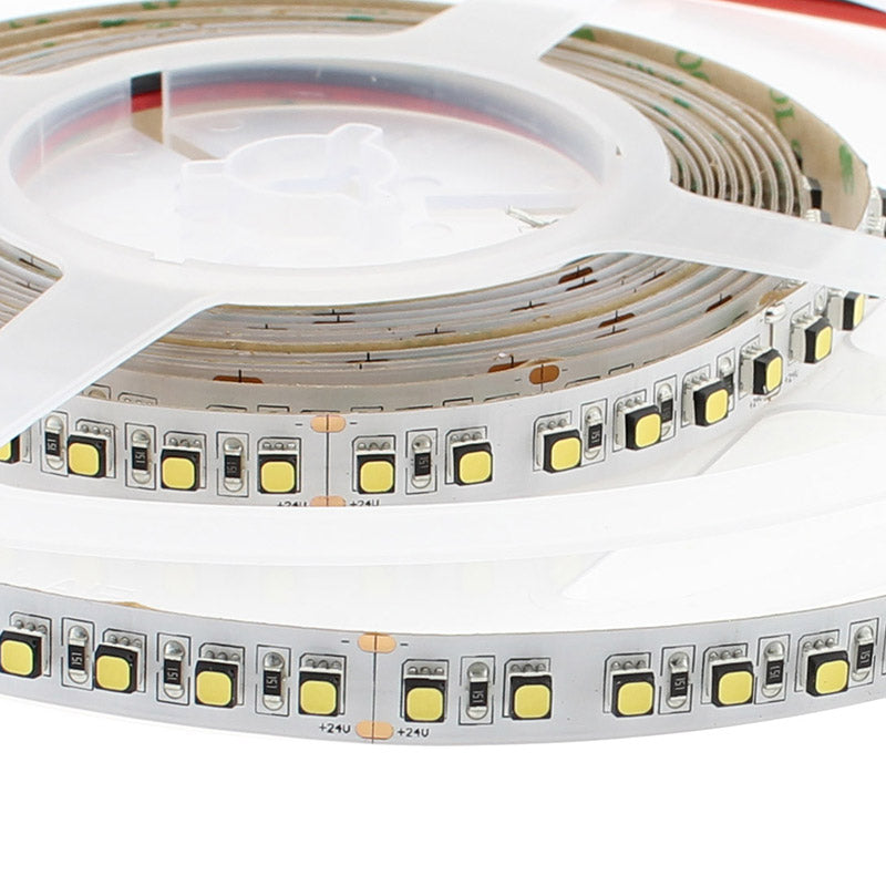 Tira LED con el nuevo Chip Samsung con 120led/metro de alta potencia lumínica SMD3535 con una mayor concentración de luz y doble PCB de 10mm para una mejor disipación del calor. Incorpora cinta adhesiva 3M 300LSE para colocar la tira en cualquier superficie. Tira de 5 metros.