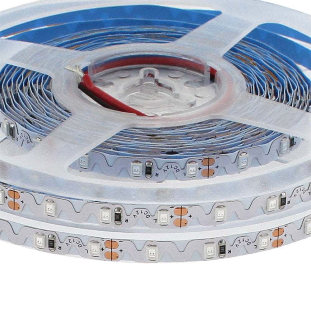 Rollo de tira LED monocolor de 5 metros (72 Leds/metro) especialmente indicado para la adaptarse a cualquier contorno, permite hacer curvas y angulos de 90 grados gracias a su PCB de solo 6mm de ancho en forma de Zig-Zag. Chip SMD2835 de bajo consumo. Material flexible adaptable a cualquier superficie. En el dorso cuenta con un potente adhesivo 3M para colocar la tira en cualquier superficie.
