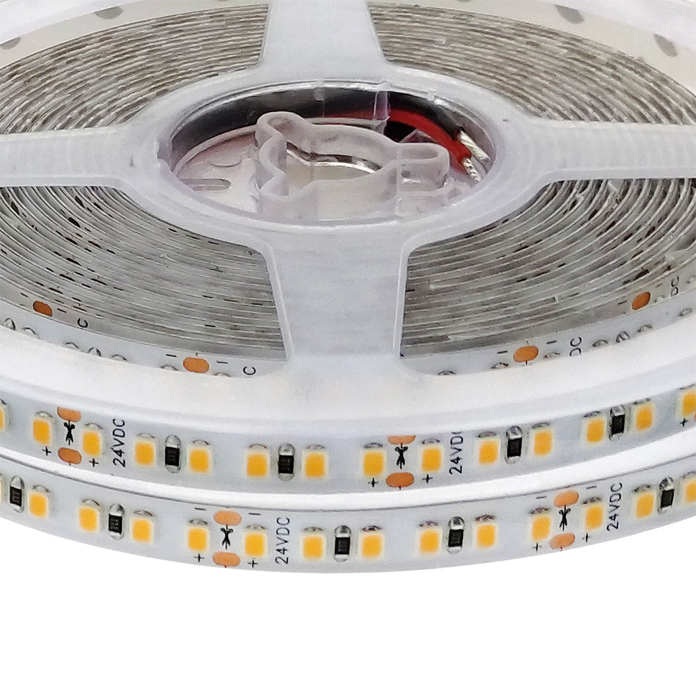 Tira LED con el nuevo Chip Samsung de alta potencia lumínica SMD2835. Incorpora cinta adhesiva 3M-9080HL de máxima calidad para colocar la tira en cualquier superficie. Tira de 5 metros con 840 led de alto brillo y un elevado CRI 90 que proporciona una luz espectacular.