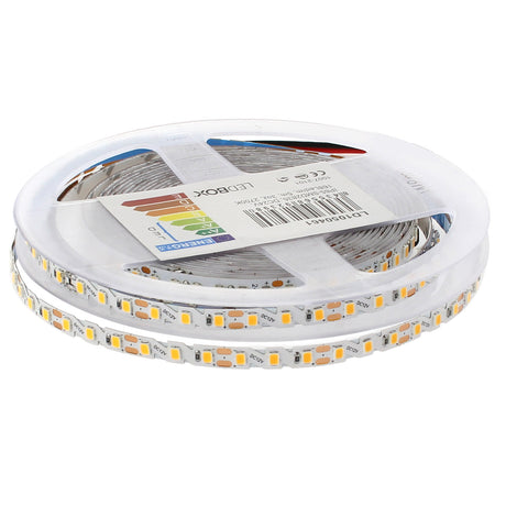 Rollo de tira LED monocolor de 5 metros (120 Leds/metro) especialmente indicado para la adaptarse a cualquier contorno, permite hacer curvas y ángulos de 90 grados gracias a su PCB de solo 6mm de ancho en forma de Zig-Zag. Chip SMD2835 de bajo consumo. Material flexible adaptable a cualquier superficie. En el dorso cuenta con un potente adhesivo 3M para colocar la tira en cualquier superficie.
