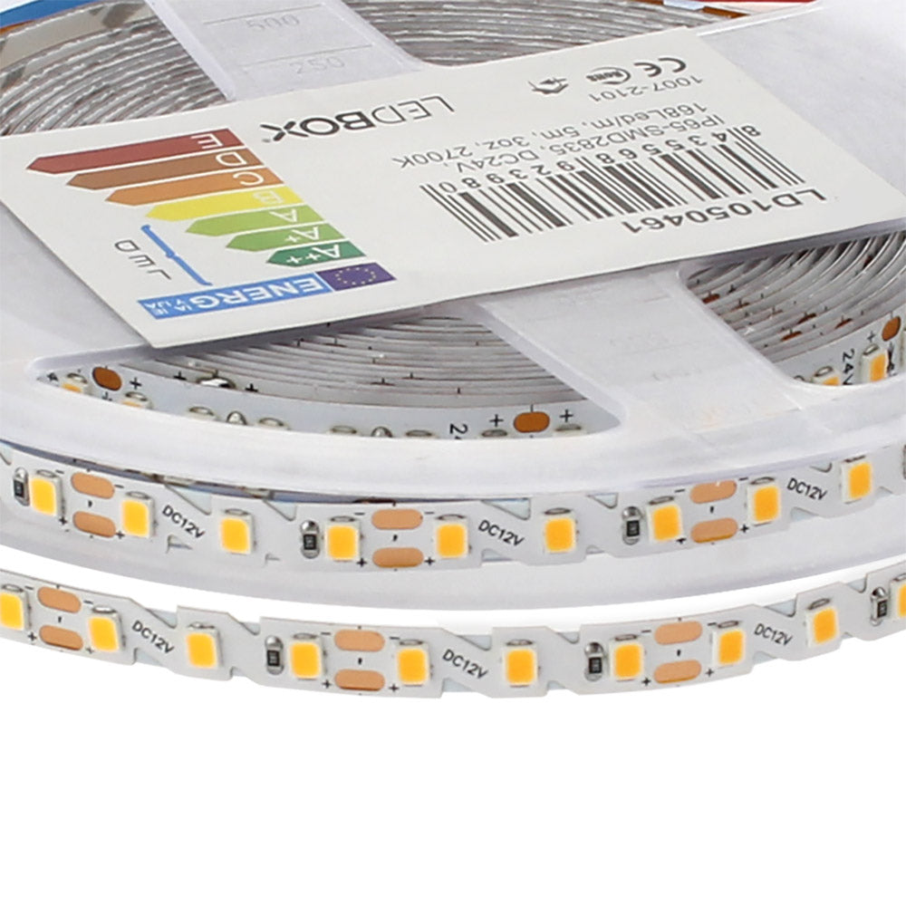 Rollo de tira LED monocolor de 5 metros (120 Leds/metro) especialmente indicado para la adaptarse a cualquier contorno, permite hacer curvas y ángulos de 90 grados gracias a su PCB de solo 6mm de ancho en forma de Zig-Zag. Chip SMD2835 de bajo consumo. Material flexible adaptable a cualquier superficie. En el dorso cuenta con un potente adhesivo 3M para colocar la tira en cualquier superficie.