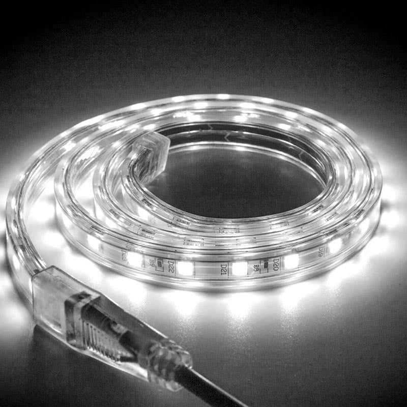 KIT Tira de LED flexible 220V está fabricada con componentes de alta calidad, con chip led EPISTAR de alta luminosidad de 20lm/led, permite una alta disipación del calor y son impermeables gracias a la cubierta transparente de PVC. Cada tira LED se suministra con su cable rectificador y su tapón final, por lo que recibirás el producto listo para su instalación.