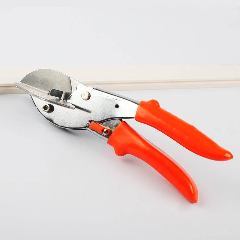 Práctica herramienta especialmente indicada para cortar tiras LED con recubrimiento plástico, como las tiras 220V, Neon Flex, IP68. Realiza un corte recto y preciso para realizar instalaciones de forma profesional.