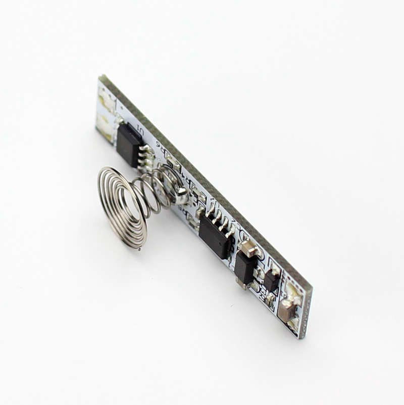 Nuevo interruptor táctil con indicador luminoso de reducido tamaño para instalar en perfil que se conecta directamente a la tira led monocolor y permite apagar/encender la luz de forma fácil y cómoda.
