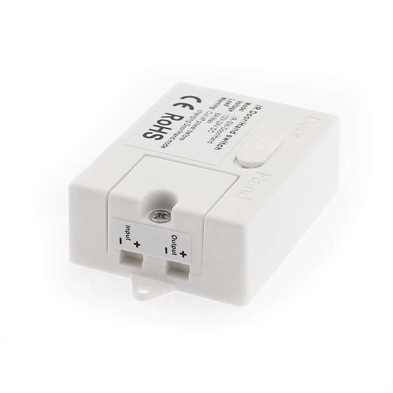 Sensor de proximidad Mano/Puerta TAK que permite la conexión de 3 sensores. Se puede configurar como detector de mano o de puerta abierta.