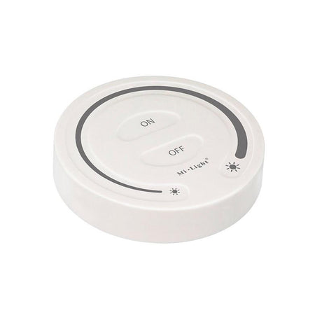 Mando de superficie con control táctil de gran calidad y cuidado diseño. Ideal para el control de la intensidad de las tiras Led monocolor. Se puede encender/apagar, ajustar el brillo y efecto noche a través del panel táctil. Compatible con todos los controladores dimming de MyLight. Se alimenta con 2 pilas tipo AAA y es posible ponerlo en cualquier superficie sin necesidad de empotrar.