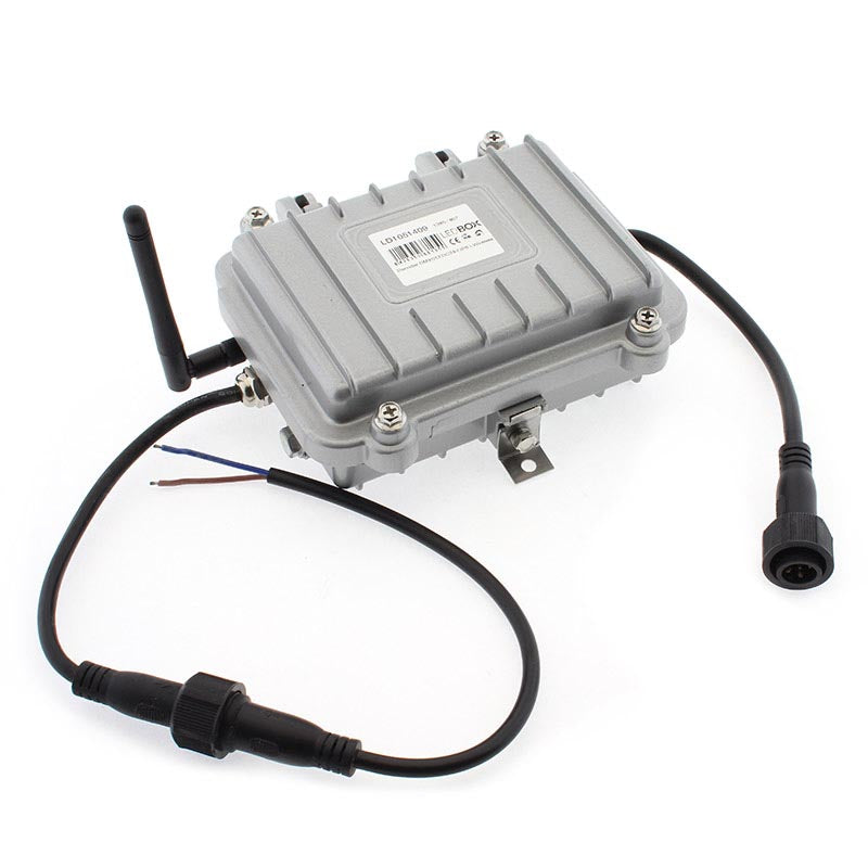Transmisor/receptor inalámbrico DMX (512 canales) en caja estanca de alta resistencia para exteriores. Elimina el complejo cableado entre el controlador DMX y los dispositivos controlados por DMX en los sistemas de iluminación.