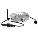 Transmisor/receptor inalámbrico DMX (512 canales) en caja estanca de alta resistencia para exteriores. Elimina el complejo cableado entre el controlador DMX y los dispositivos controlados por DMX en los sistemas de iluminación.