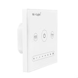 Panel táctil empotrable de gran calidad y cuidado diseño, con señal de salida 0-10V que permite un control profesional de dispositivos led con este tipo de regulación.