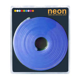 Nuevo LED NEON fabricado con silicona de alta calidad con protección UV y alimentación DC24V y tamaño de 6x12mm. Permite el corte cada 1 cm de longitud. Es un producto innovador que reemplaza con un éxito rotundo a las luces de neón de cristal tradicional ofreciendo múltiples ventajas. Incorpora el potente chip led SMD2835 de EPISTAR. Presentado en blister de 5 metros con cables para conectar.