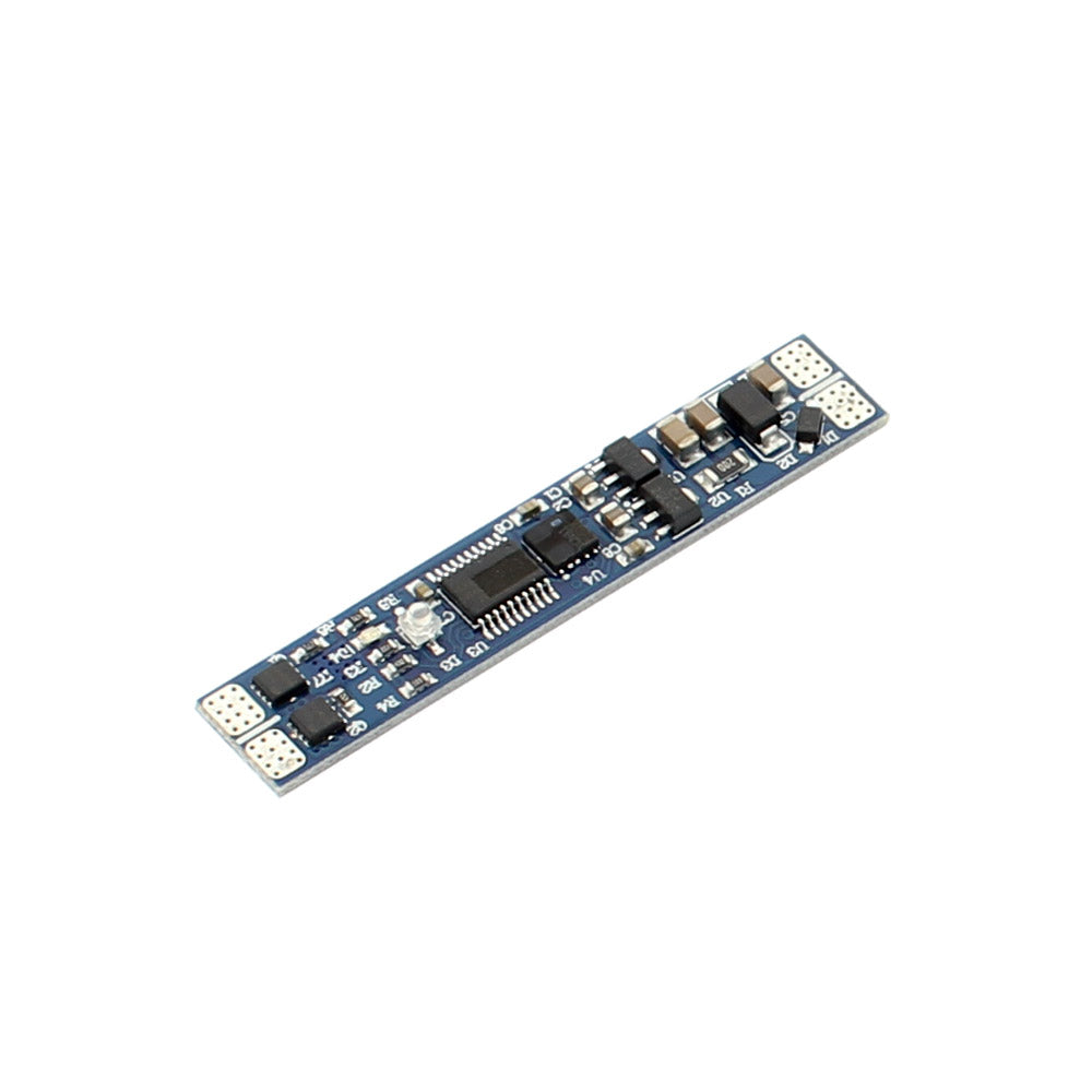 Sensor IR de reducido tamaño (55x10mm) para instalar en un perfil que se conecta directamente a la tira led monocolor y permite apagar/encender la tira led y regular la intensidad al pasar la mano a una distancia igual o inferior a 10cm. Queda totalmente oculto debajo del difusor del perfil.