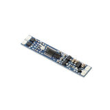 Sensor IR de reducido tamaño (55x10mm) para instalar en un perfil que se conecta directamente a la tira led monocolor y permite apagar/encender la tira led y regular la intensidad al pasar la mano a una distancia igual o inferior a 10cm. Queda totalmente oculto debajo del difusor del perfil.