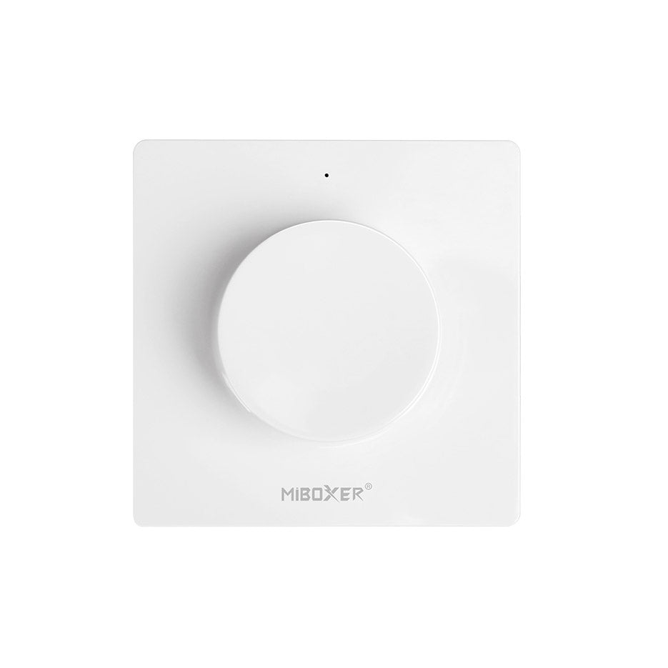 Mando de superficie con sujección magnética y control rotatorio de gran calidad y cuidado diseño. Ideal para el control de la intensidad de las tiras Led monocolor. Se puede encender/apagar, ajustar el brillo y efecto noche a través del panel táctil. Compatible con todos los controladores dimming de MyLight. Se alimenta con pila CR2032 y es posible ponerlo en cualquier superficie sin necesidad de empotrar.