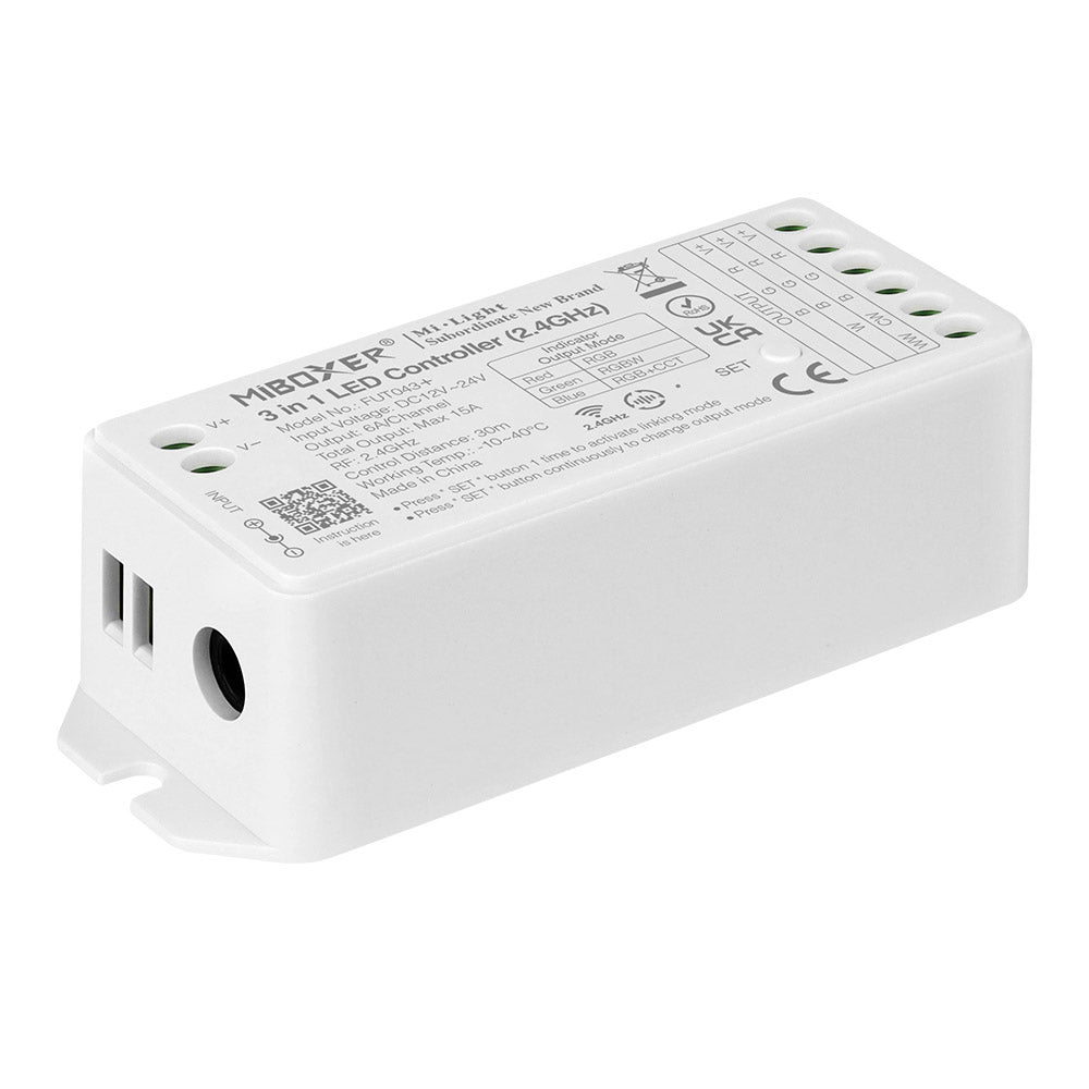 Kit que incluye controlador 3 en 1(RGB + RGBW + RGBCCT)  y mando a distancia táctil RF. Incorpora múltiples funciones de sincronización con otros controladores y con una potencia de hasta 15A. Un nuevo concepto de controladores profesionales para el control de cualquier tipo de tiras o luminarias led RGB + RGBW + RGBCCT.