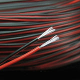 Cable eléctrico paralelo de 2 hilos, con cubierta color negro/rojo. Bobina de 100 metros de longitud.