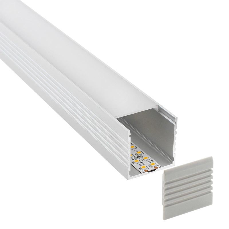 Kit que incluye perfil de aluminio, cubierta opal y tapas laterales. Para proteger y ocultar las tiras led, lo que permite realizar instalaciones profesionales, limpias y con estilo.