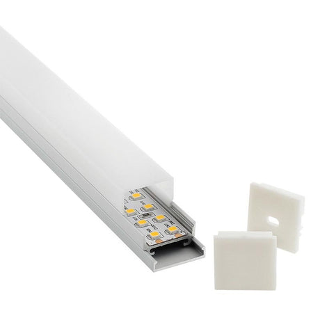 Kit que incluye perfil de aluminio ALKAL, cubierta opal y tapas laterales. Para proteger y ocultar las tiras led, lo que permite realizar instalaciones profesionales, limpias y con estilo.