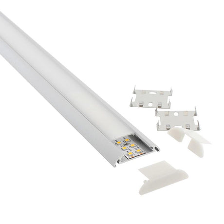 Kit que incluye perfil de aluminio, cubierta opal, clips y tapas laterales. Para proteger y ocultar las tiras led, lo que permite realizar instalaciones profesionales, limpias y con estilo.