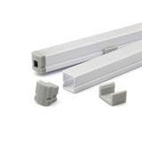 Kit que incluye perfil de plástico y tapas laterales. Para proteger y ocultar las tiras led, lo que permite realizar instalaciones profesionales, limpias y con estilo. Con protección IP68.