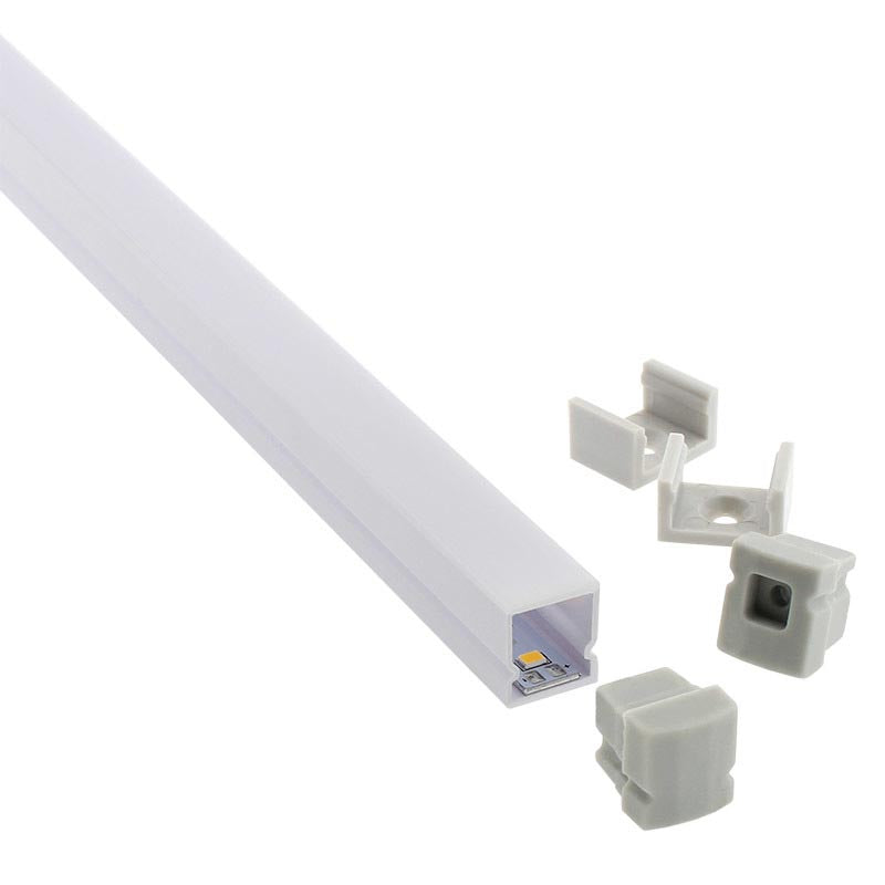 Kit que incluye perfil de plástico y tapas laterales. Para proteger y ocultar las tiras led, lo que permite realizar instalaciones profesionales, limpias y con estilo. Con protección IP68.